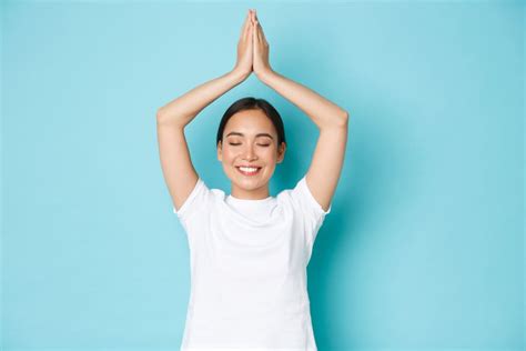 Instruktur Yoga Apa Itu Tugas Tanggung Jawab Skills Dan Gaji