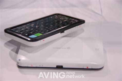 Ces2011 Mobience To Introduce Wireless Qwerty Keypad Smallqwerty