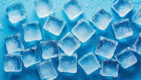 Cierre De Cubos De Hielo Que Se Derriten Aislados En Fondo Azul