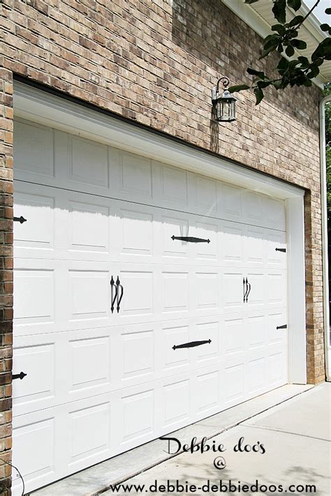 Carriage style garage door - Debbiedoos