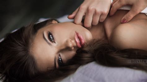 Обои Dmitry Belyaev model девушка face brunette lips makeup