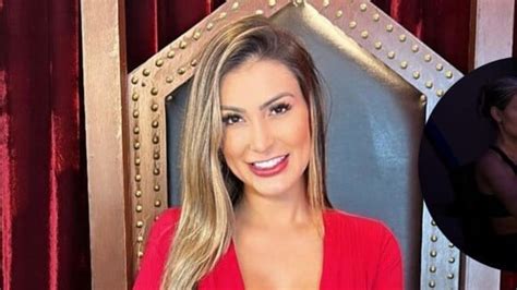 Operada sim fitness também Andressa Urach valoriza corpão e seios