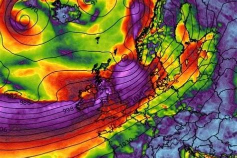 Ireland weather: 'Very powerful storm' could batter country as cold spell to end with a bang ...