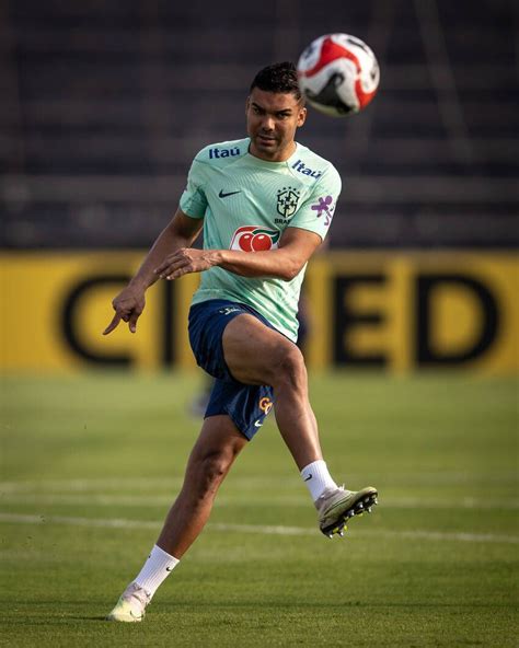 Casemiro N O Treina E Vira D Vida Para O Jogo Contra O Uruguai