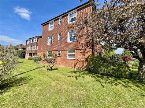 Blind Lane Bourne End Sl8 2 Bed Apartment £250 000