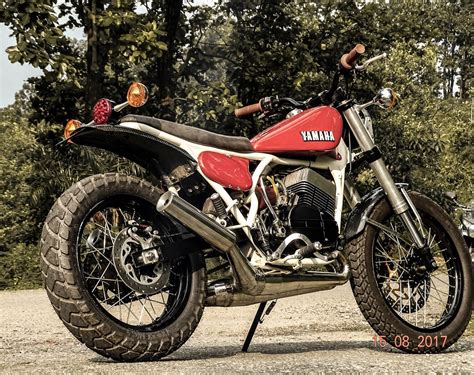 Yamaha RD350 scrambler by Motoexotica India rear right quarter