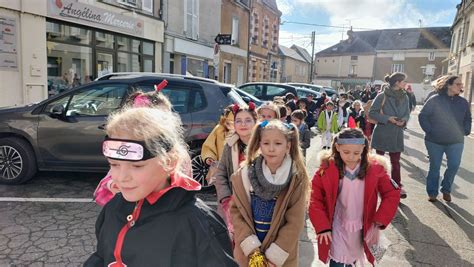 Le carnaval Ecole et collège Notre Dame à Janville