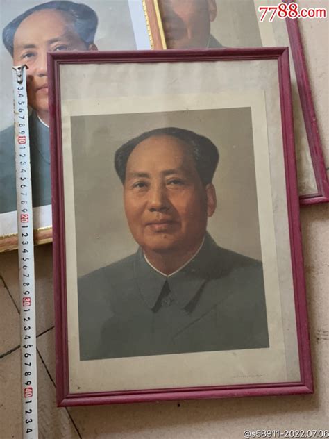 文毛主席标准像3张一起70元宣传画 价格80元 Se88102374 年画宣传画 零售 7788收藏收藏热线