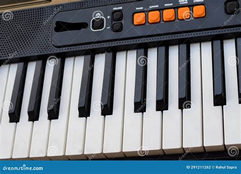 Vestimenta Das Teclas De Piano As Teclas Pretas E Brancas Do Piano E O