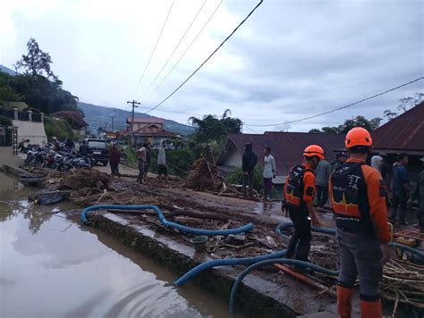 Banjir Bandang Landa Sumbar DMC Dan Dompet Dhuafa Singgalang Bantu