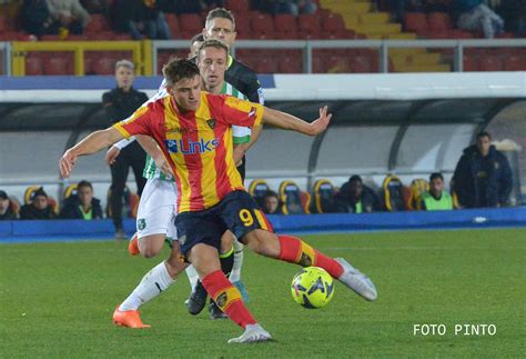 Monza Lecce 0 1 Giallorossi Caparbi Ringraziano Falcone E Colombo E