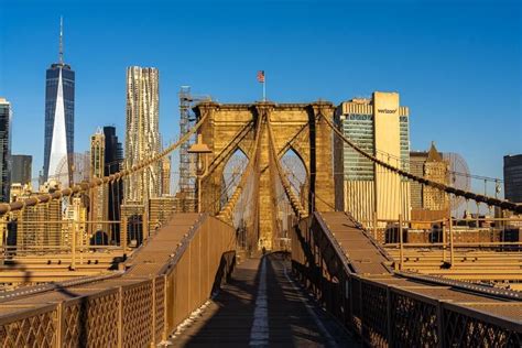 Brooklyn Bridge Sunrise Walk + Best Photo Spots