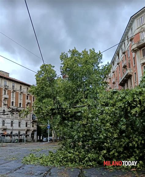 Nubifragio A Milano Citt In Ginocchio