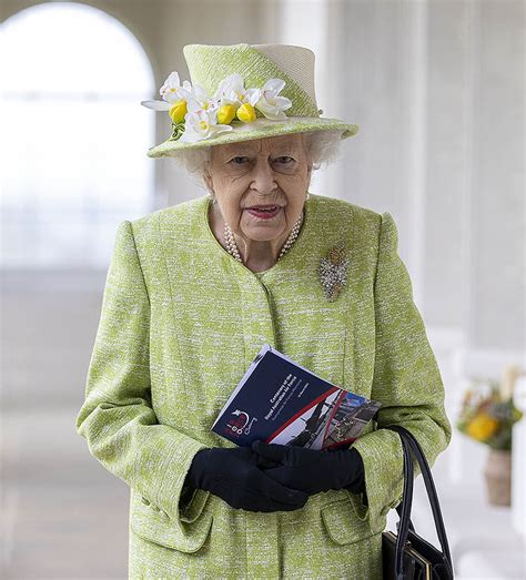 La reina Isabel II reaparece en su primer acto público este año Foto 3