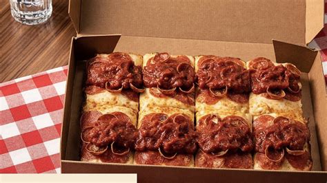 Pizza Hut Detroit Style Pizza: What To Know Before Ordering