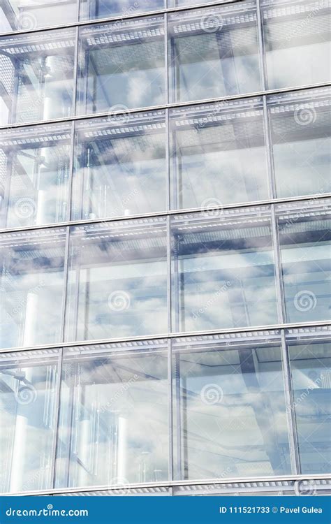 Grand Immeuble De Bureaux Minimalistic En Verre Moderne Image Stock