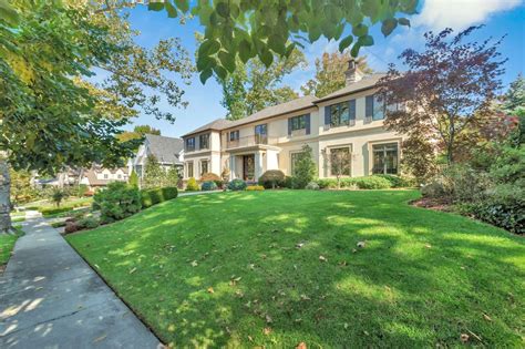 Staten Island Home of the Week: ‘Resort-style yard, luxurious master ...