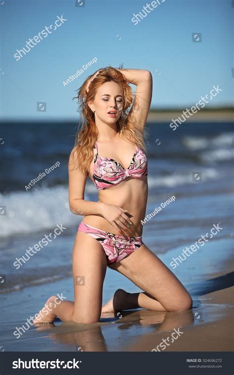Portrait Happy Sexy Girl Pink Bikini 스톡 사진 324696272 Shutterstock