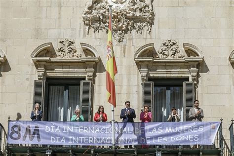 Alicante Se Suma Al Homenaje A Las Mujeres Y Reivindica La Igualdad