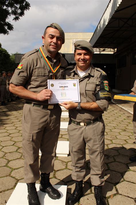 Formatura Geral Do Departamento Administrativo Brigada Militar