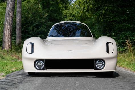 deux francais ont repense la voiture electrique depuis  voici le