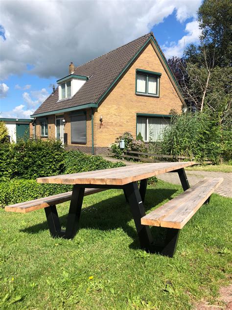 Picknicktafel Met Matzwarte Stalen Onderstel En Douglas Hout Staal