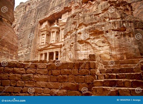 The Treasury Building in Petra Stock Photo - Image of gorge, exploration: 18502954