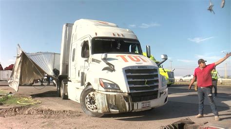 Volcadura de Tráiler Provoca Caos Vial en la México Querétaro N