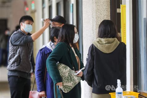 九合一大選投票所設防疫專用通道 供非確診發燒者使用 生活 中央社 Cna