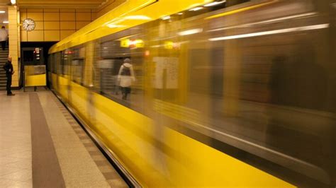 Mann Beim Pinkeln Von U Bahn Erfasst Bz Die Stimme Berlins