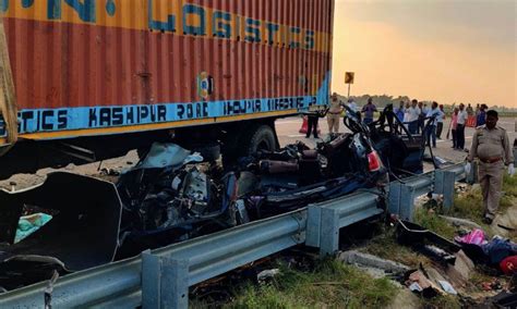 Sultanpur Accident Speeding Bmw Hits Truck On Purvanchal Expressway