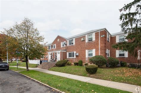 Glen Oaks Village - Apartments in Glen Oaks, NY | Apartments.com