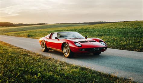 Lamborghini Miura o clássico que é o primeiro supercarro do mundo