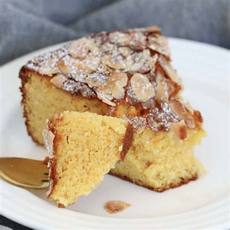 Easy Flourless Almond Cake Recipe