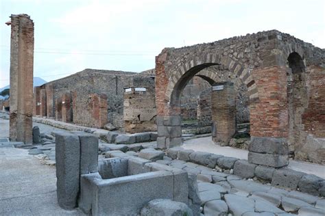 Via Stabiana East Side Pompeii December Looking North Towards