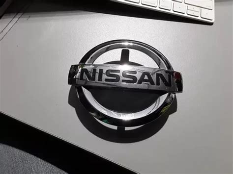 Emblema Parrilla Nissan March Original Mercadolibre