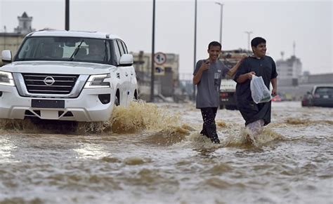 Dead As Heavy Rains Hit Saudi Arabia Block Road To Mecca