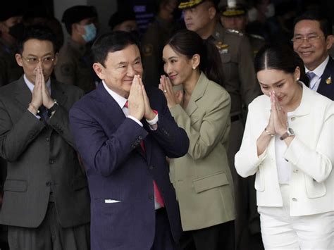 Ex-Prime Minister Thaksin returns from exile, further roiling Thai ...