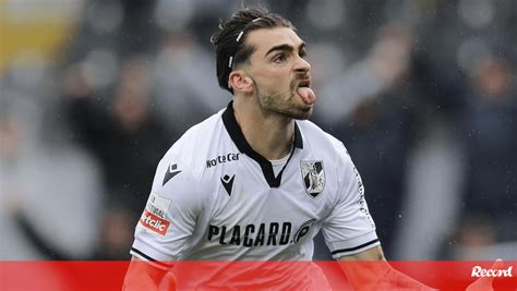 Uma Veia Goleadora Como A De Jota Silva Já Não Se Via No V Guimarães Há Mais De 40 Anos V