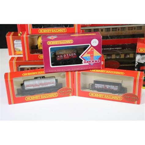 Boxed Hornby Oo Gauge Items Of Rolling Stock To Include R Set Of