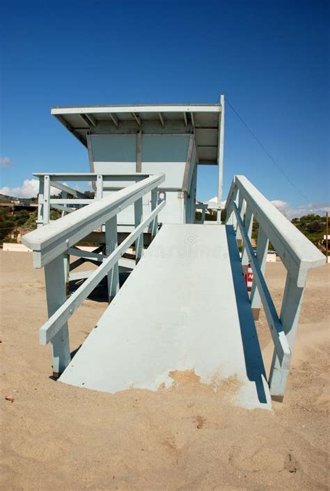 Ramp To Unguarded Baywatch Lifeguard Hut On Los Angeles Beach