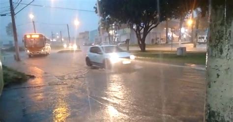 G1 Chuva Causa Deslizamentos De Terra E Alaga Ruas No Sul Do Rj