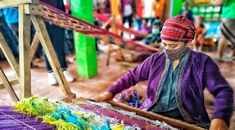 See The Threads And Weave Of History At The Yakan Weaving Village