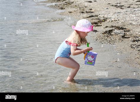 Enfant En Maillot De Bain Banque De Photographies Et Dimages Haute