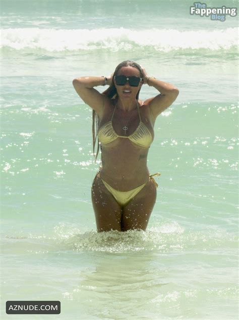 Aisleyne Horgan Wallace Sexy Flaunts Her Sizzling Bikini Body At A Beach In Cancun Aznude