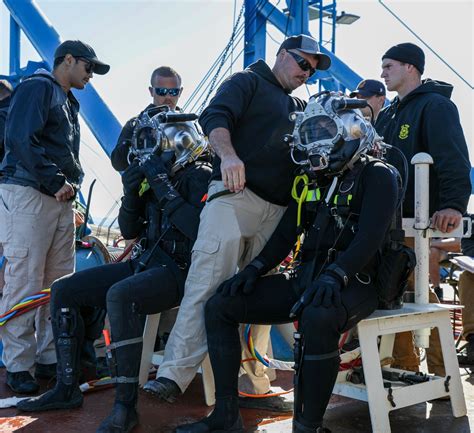 Us Army Deep Sea Divers Retrieve Derelict Fishing Nets In Partnership