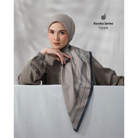 Jual Hijab Motif Segi Empat Deenay Kiyoko Series Shopee Indonesia