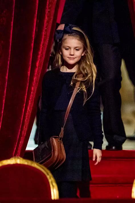 Herttaiset kuvat: Prinsessa Estelle, 7, lumoutui balettiesityksestä ...