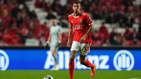 Tem vaga Jogador afastado no Benfica é oferecido ao Flamengo