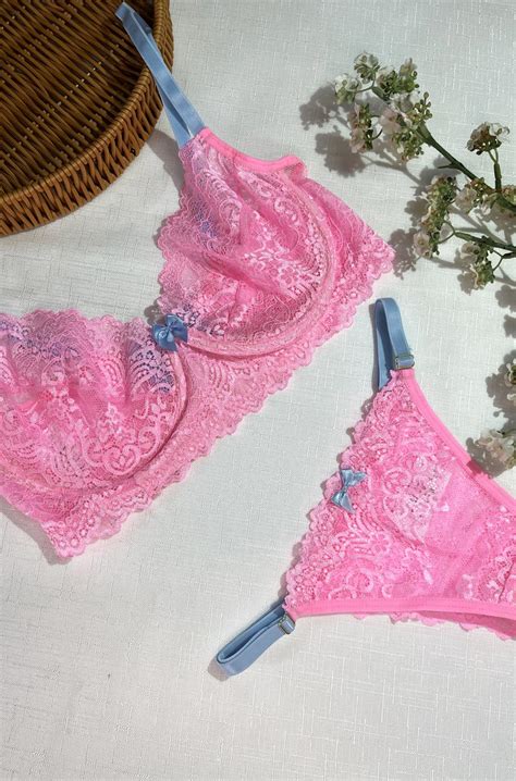 Conjunto Calcinha e Sutiã Sensual em Renda sem Bojo Aro Meia Taça